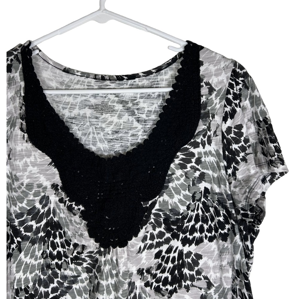 St Johns Bay Womens Large Black Gray Abstract Print Crochet V-Neck Cotton Top - Picture 2 of 7